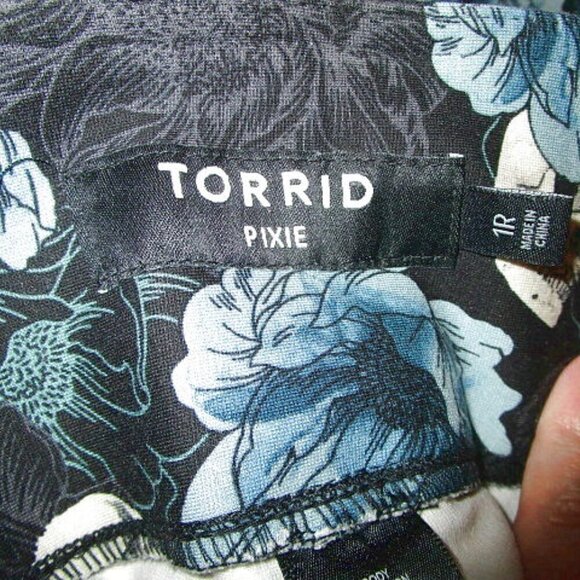 Torrid SKULL Rose PIXIE Pull On Size 1X PANTS Ponte STRETCH Crop SKINNY Goth EMO - Picture 6 of 11